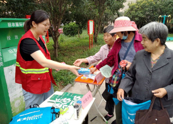 馨康苑社区开展垃圾分类科普宣传活动